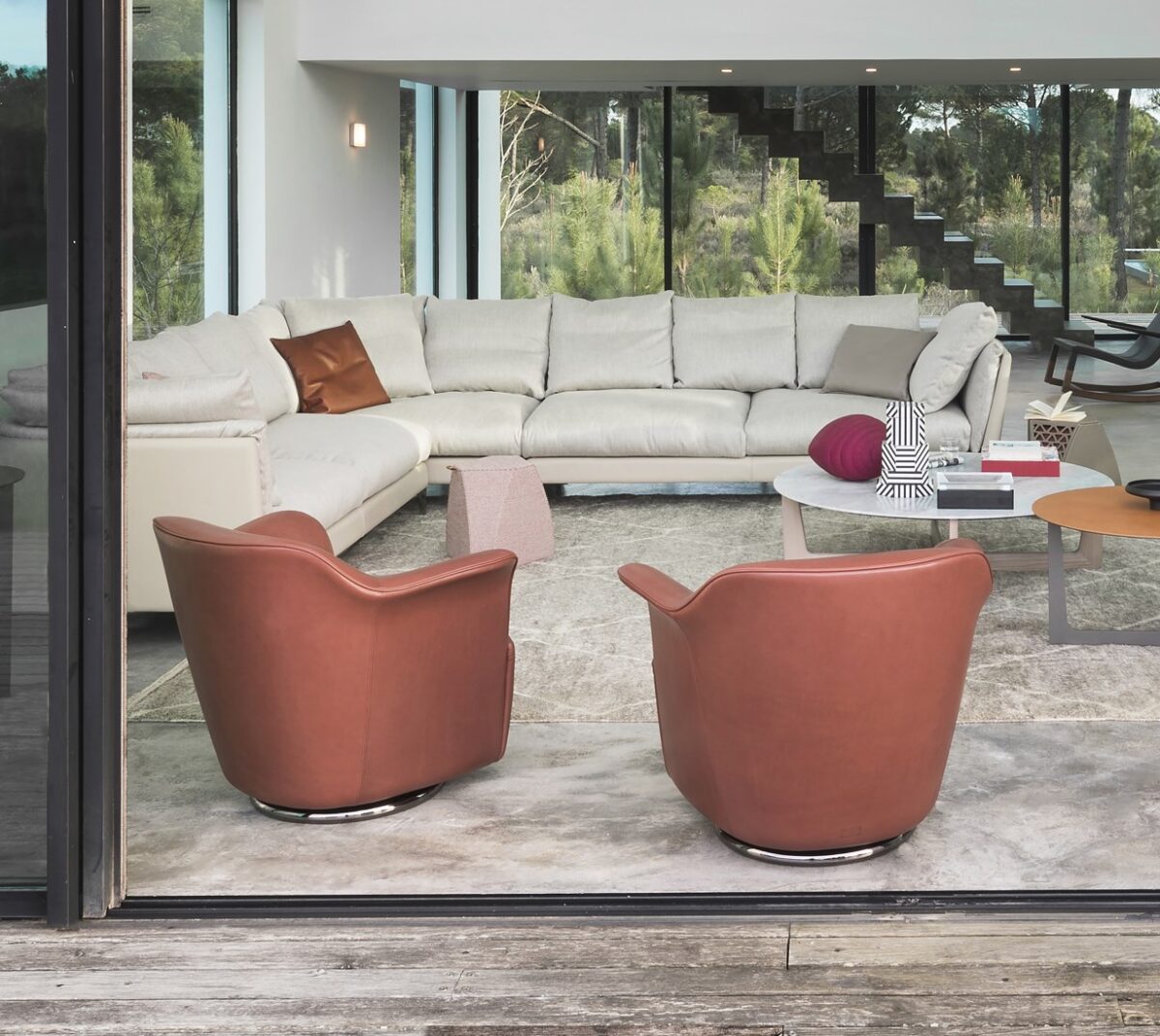 Poltrona Frau Aida Armchair 04