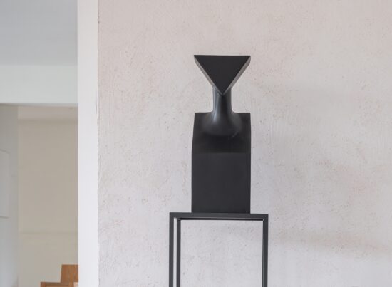 Gardeco Muses Thalia Resin Sculpture 01