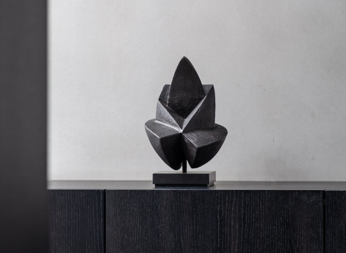 Gardeco Musing SS Bronze Sculpture 01