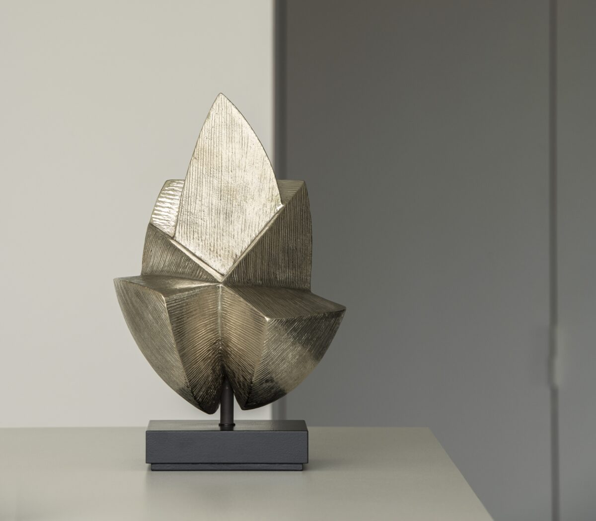 Gardeco Musing SS Bronze Sculpture 07