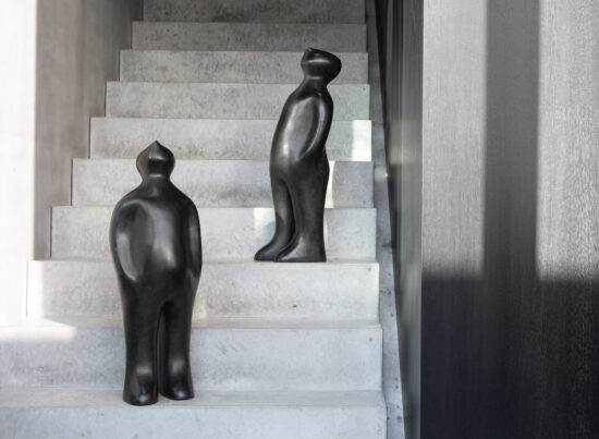 Gardeco-The-Visitor-Bronze-Sculpture-01