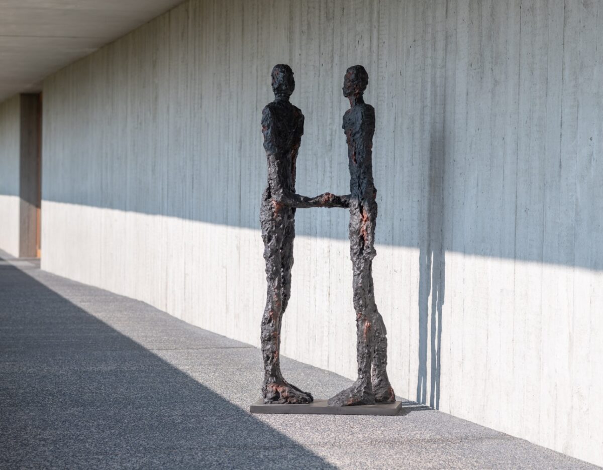 Gardeco To Greet Bronze Sculpture GND GA214 01