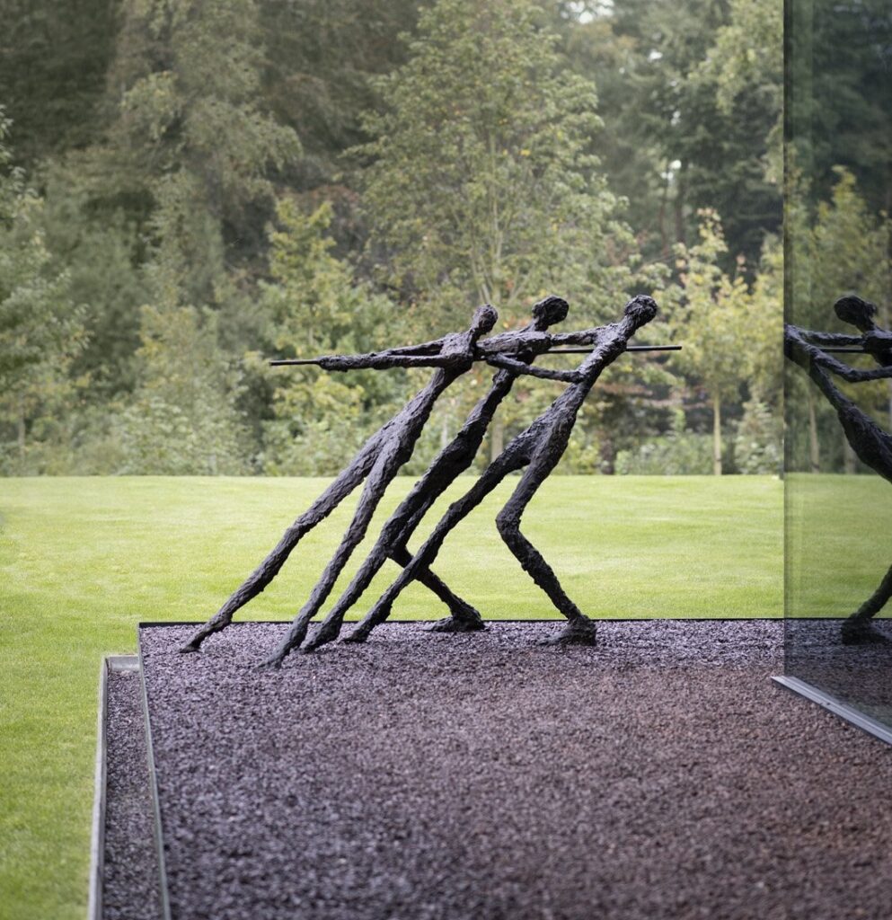 Gardeco-To-Attract-Bronze-Sculpture-GND-GA361-02