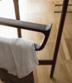 Porada Sam Valet Stand 02