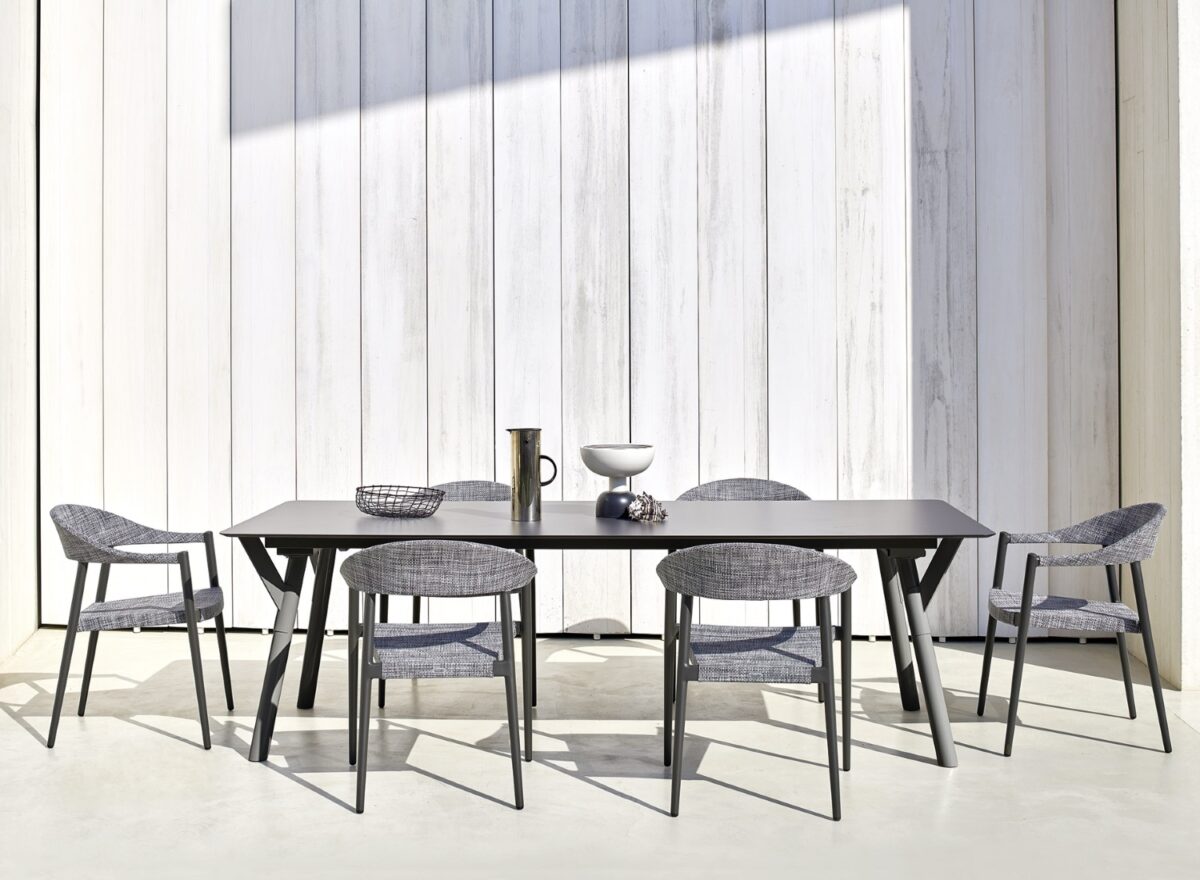 Varaschin-Link-Outdoor-Dining-Table-metal-legs-02