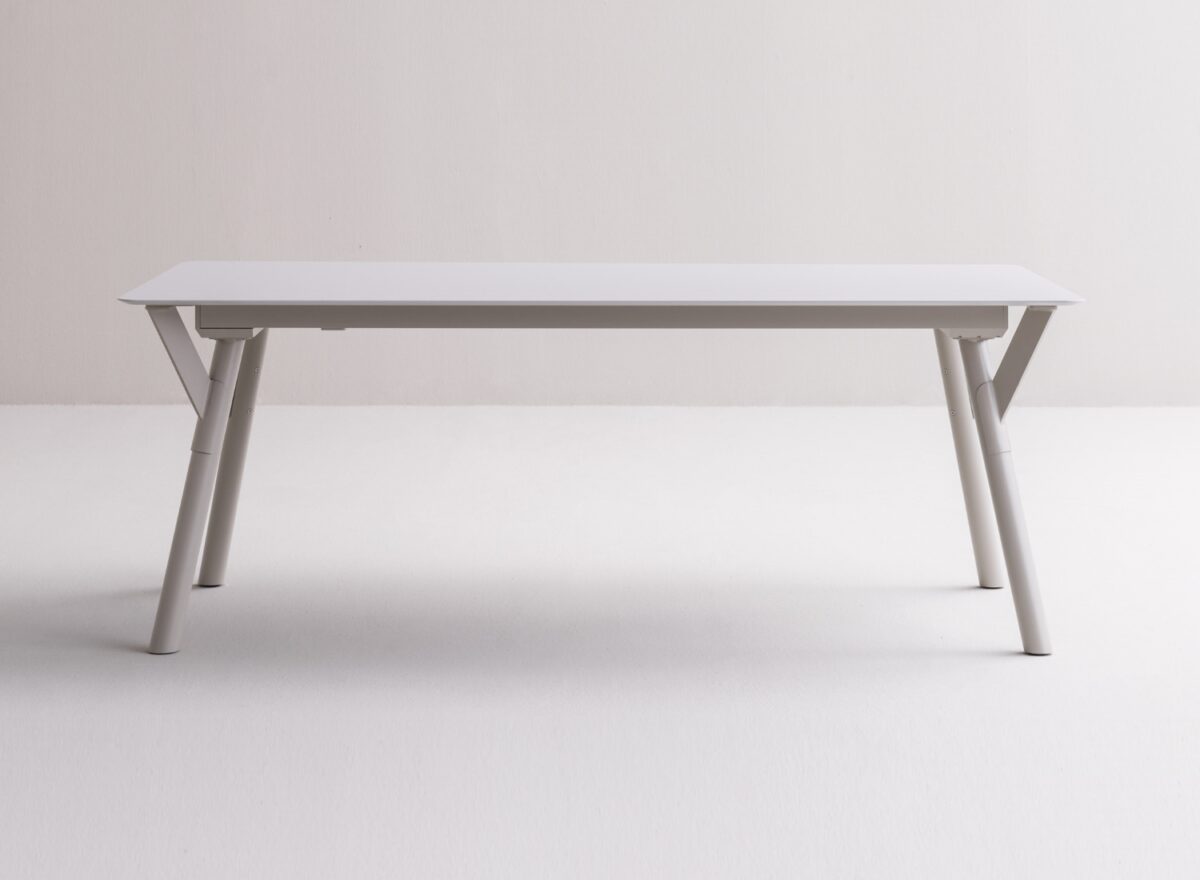 Varaschin Link Outdoor Dining Table metal legs 03