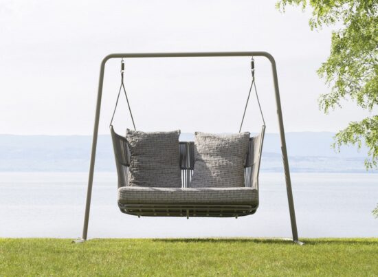 Varaschin Tibidabo Nest Swing Seat Standing 01