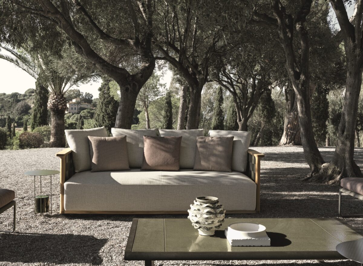 Molteni C Outdoor Furniture Phoenix Coffee Table LIFESTYLE 02