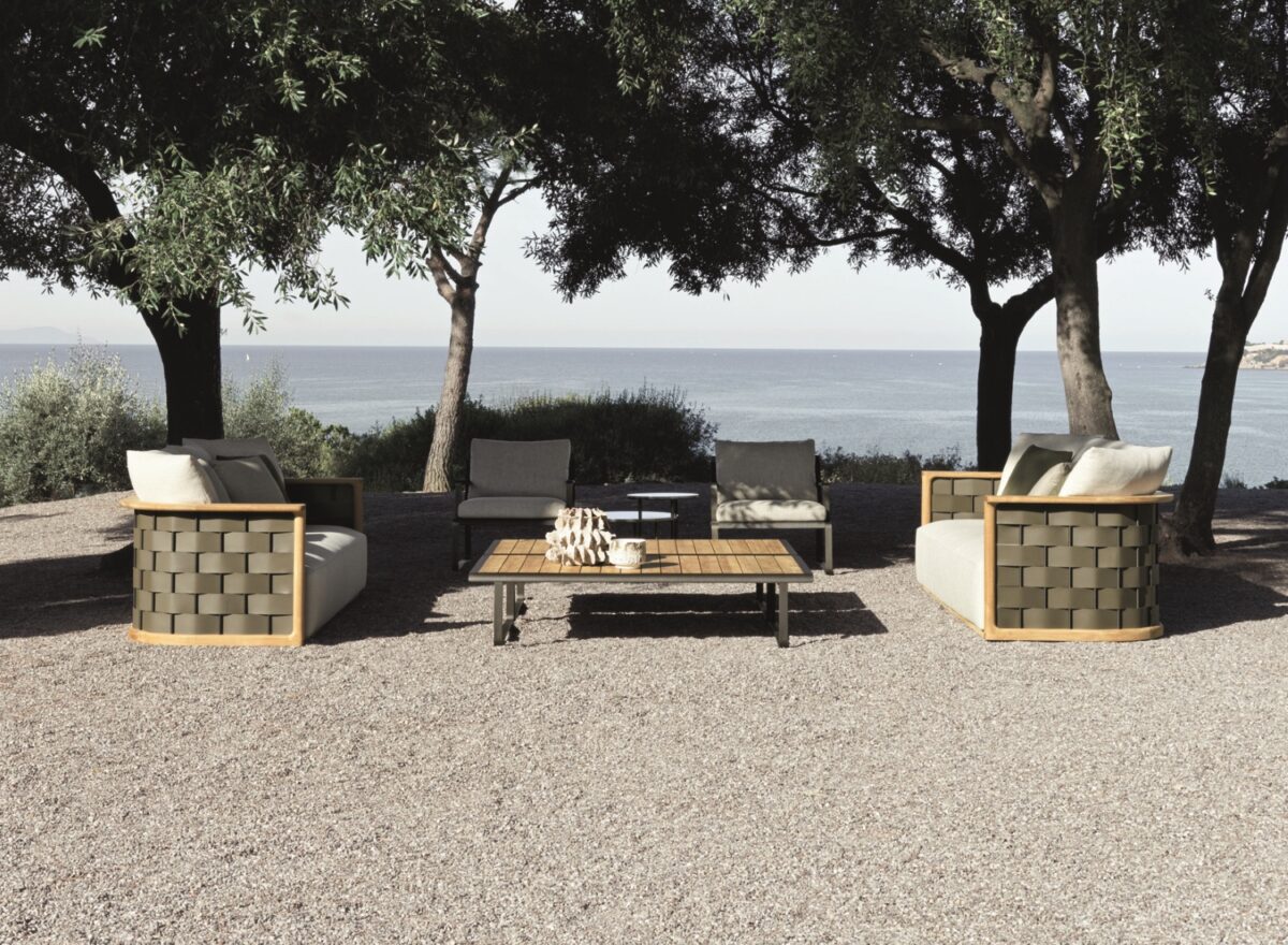 Molteni C Outdoor Furniture Phoenix Teak Coffee Table LIFESTYLE 01