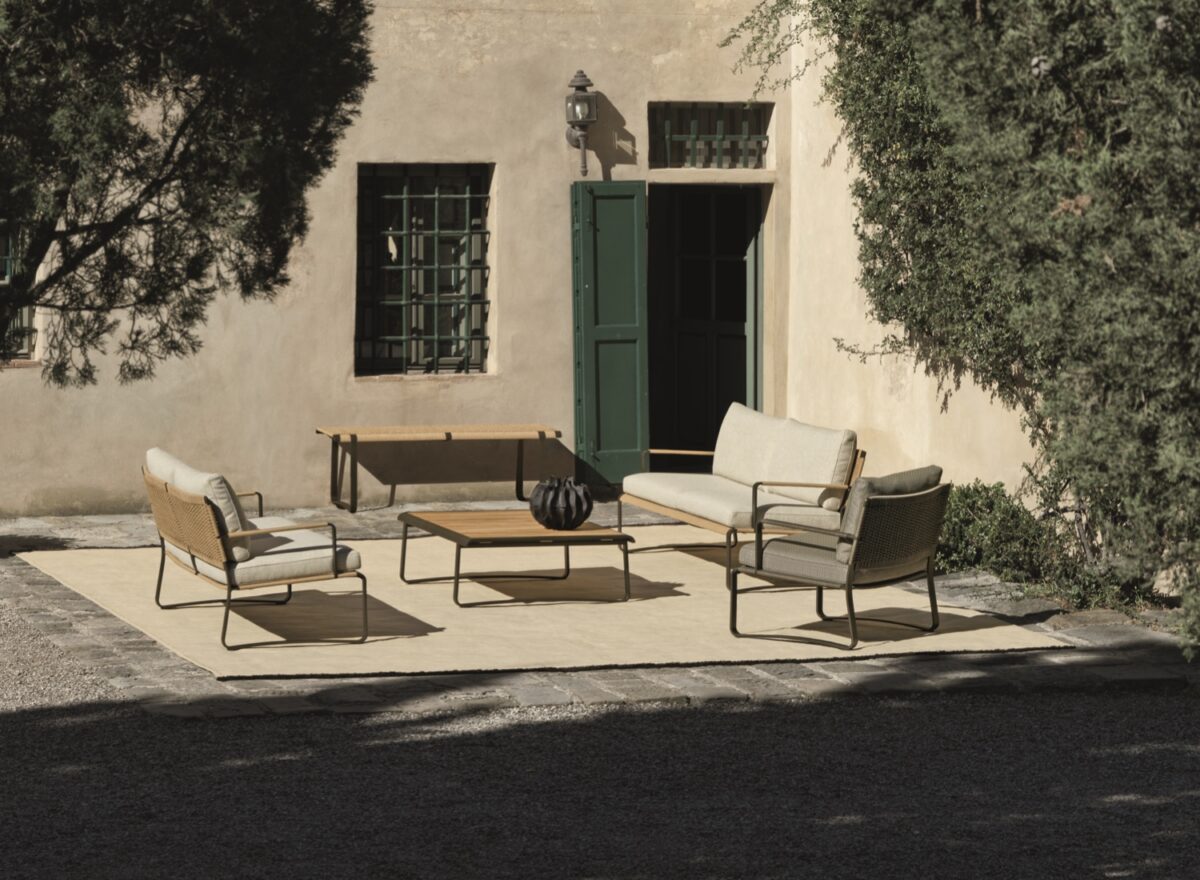 Molteni C Outdoor Furniture Phoenix Teak Coffee Table LIFESTYLE 02
