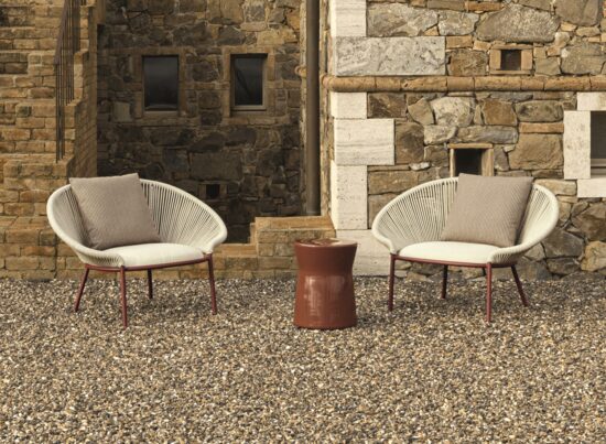 Molteni C Outdoor Petalo Armchair LIFESTYLE 01