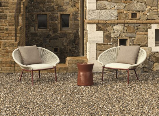 Molteni-C-Outdoor-Petalo-Armchair-LIFESTYLE-01