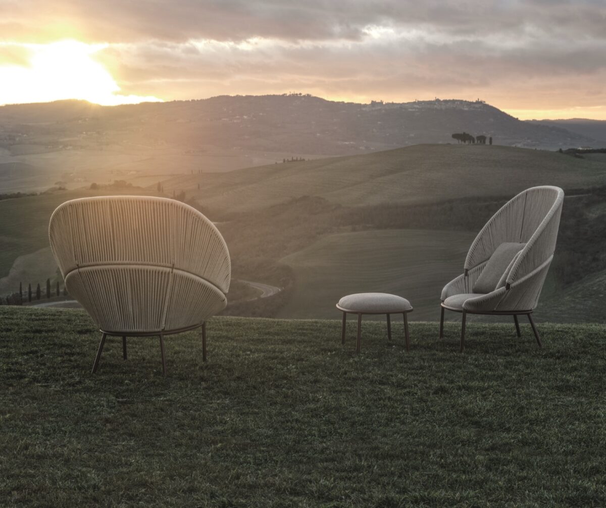 Molteni C Outdoor Petalo High Back Armchair LIFESTYLE 02