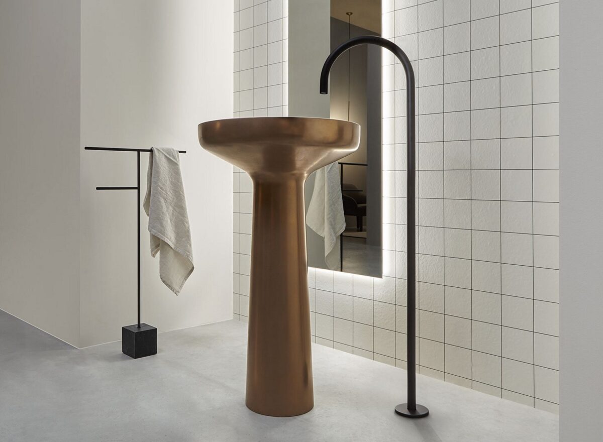 Antonio Lupi Ago 85 Freestanding Basin Liquid Metal LIFESTYLE 03
