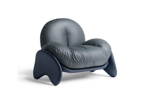 Poltrona Frau Sqush Armchair STILL LIFE 01