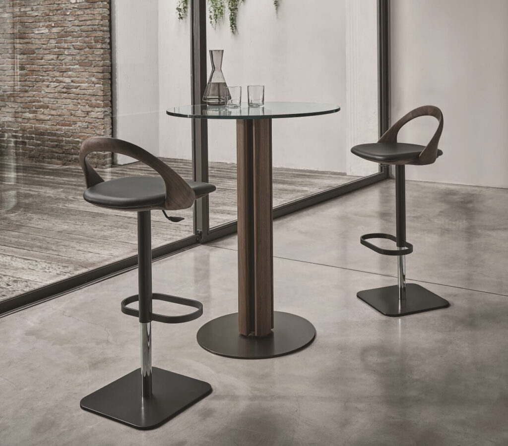 Porada-Quadrifoglio-Round-Bar-Table-LIFESTYLE-01