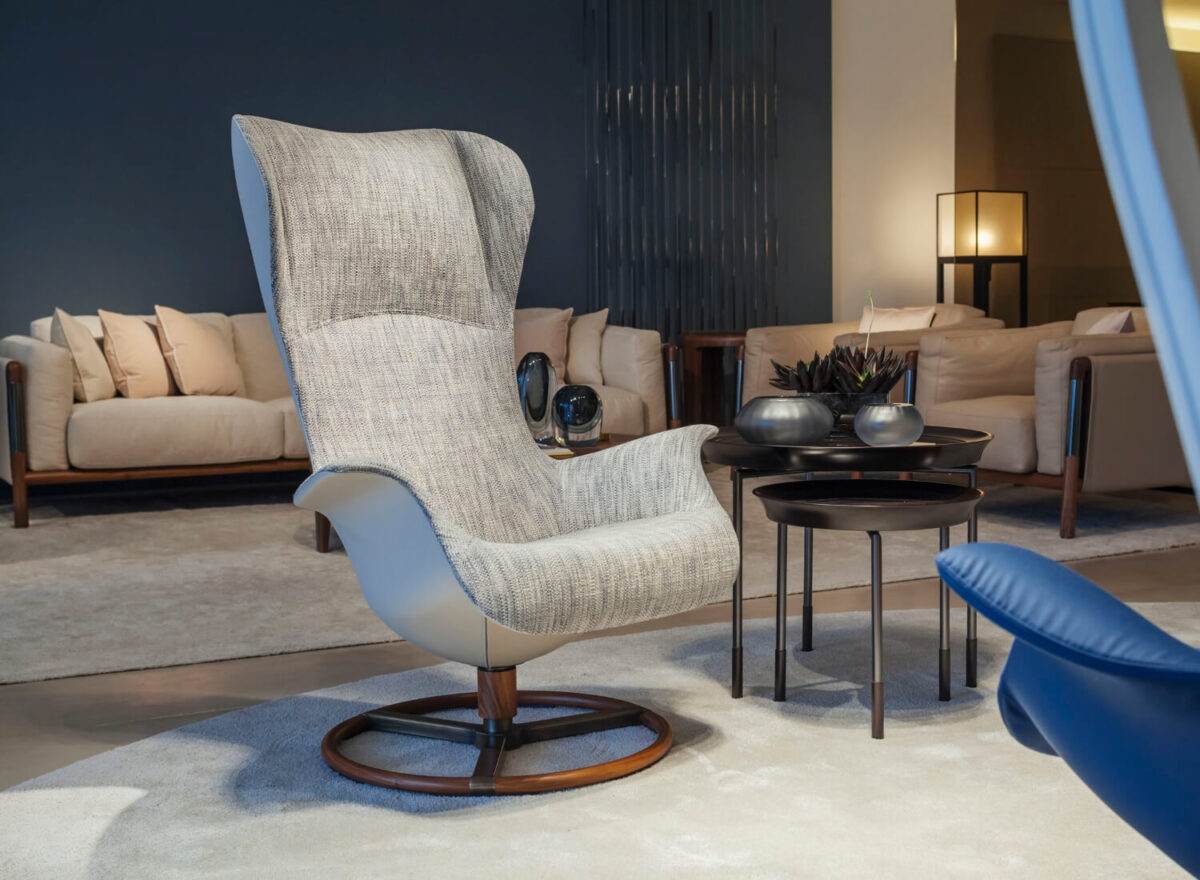 Giorgetti Tilt High Back Armchair LIFESTYLE 01