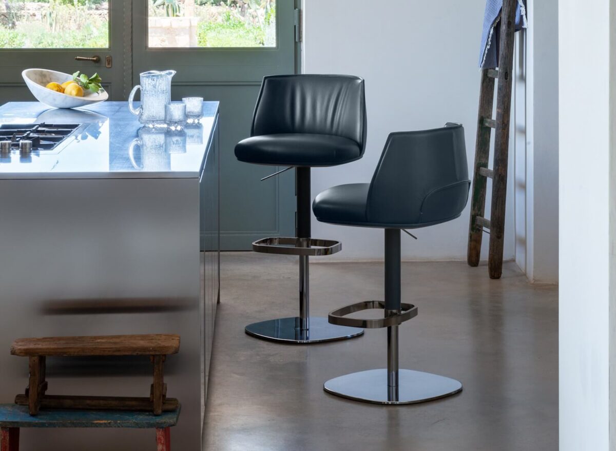 Poltrona Frau Archibald Bar Stool LIFESTYLE 001