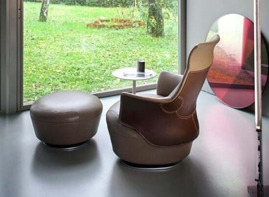Poltrona Frau Assaya Armchair LIFESTYLE 001