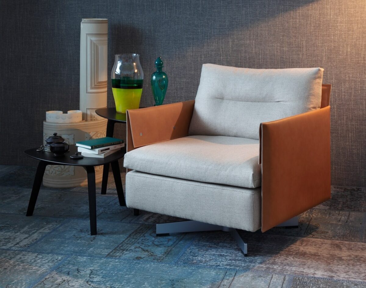 Poltrona Frau Fiorile Triangular Side Table LIFESTYLE 002