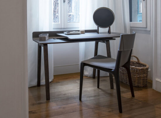 Poltrona Frau Iren Desk LIFESTYLE 001