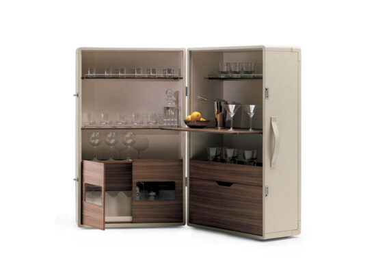 Poltrona Frau Isidoro Bar Cabinet STILL LIFE 001