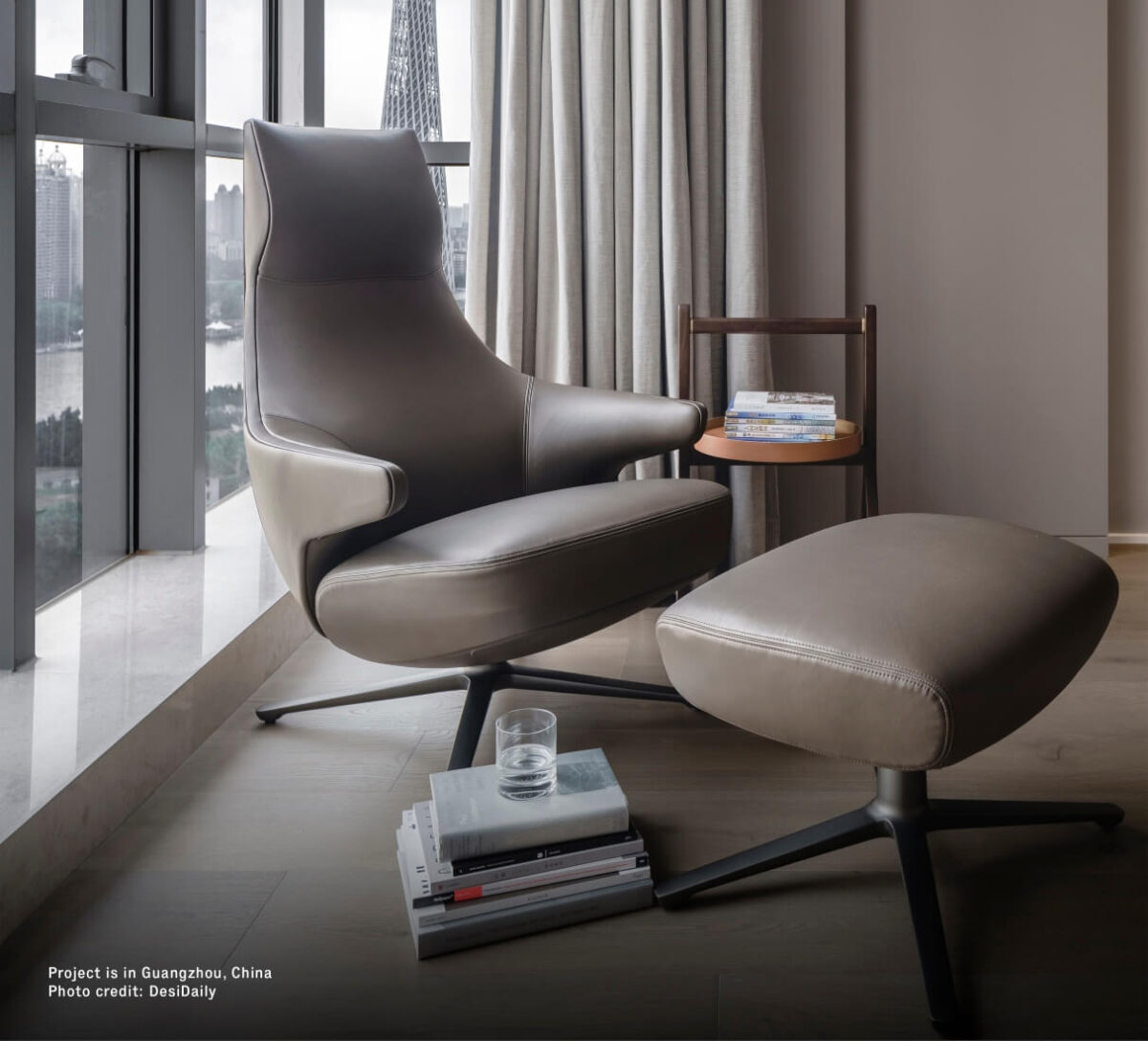 Poltrona Frau Jay Lounge Armchair LIFESTYLE 001