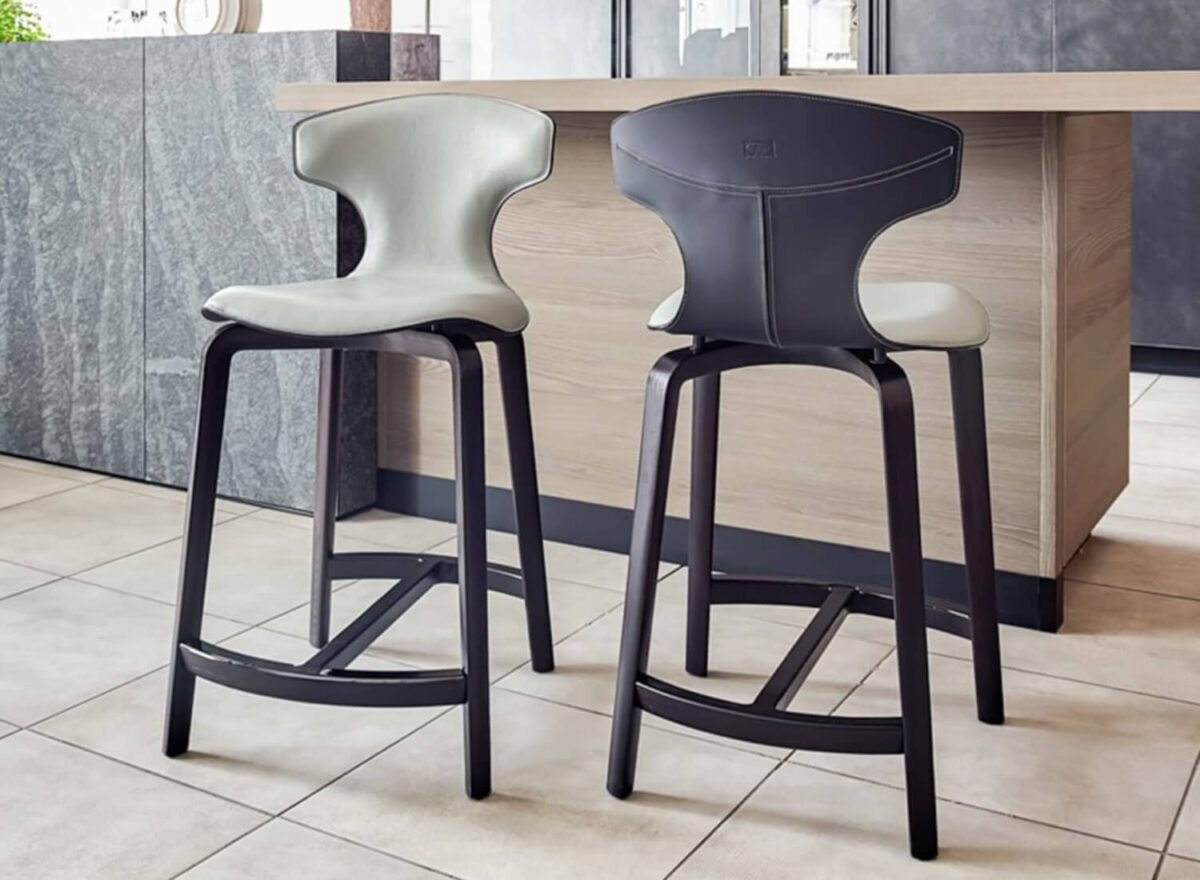 Poltrona Frau Montera Wood Bar Stool LIFESTYLE 001