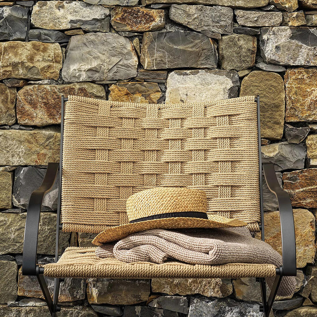 Flexform Carlotta Outdoor Armchair LIFESTYLE 01