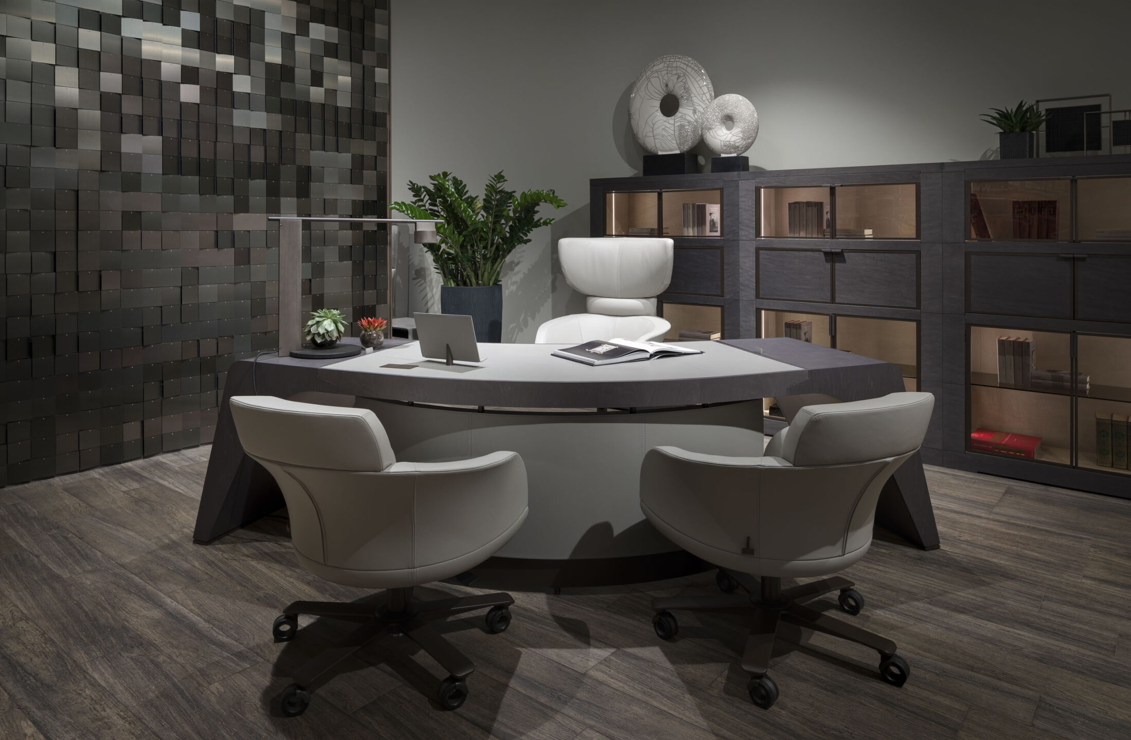Executive-desks-focus-on-journal-011