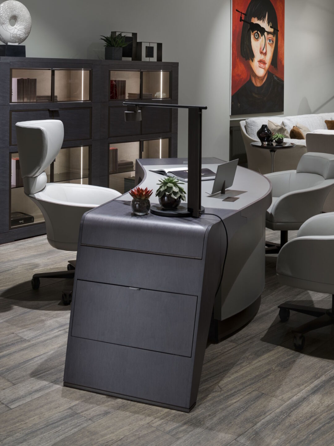 Executive-desks-focus-on-journal-0113