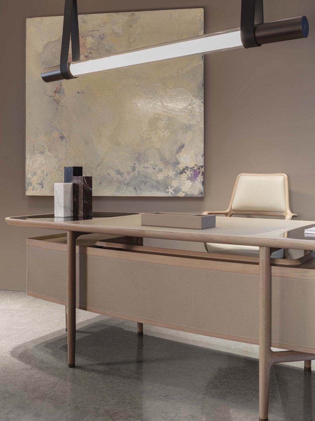 Executive-desks-focus-on-journal-0114