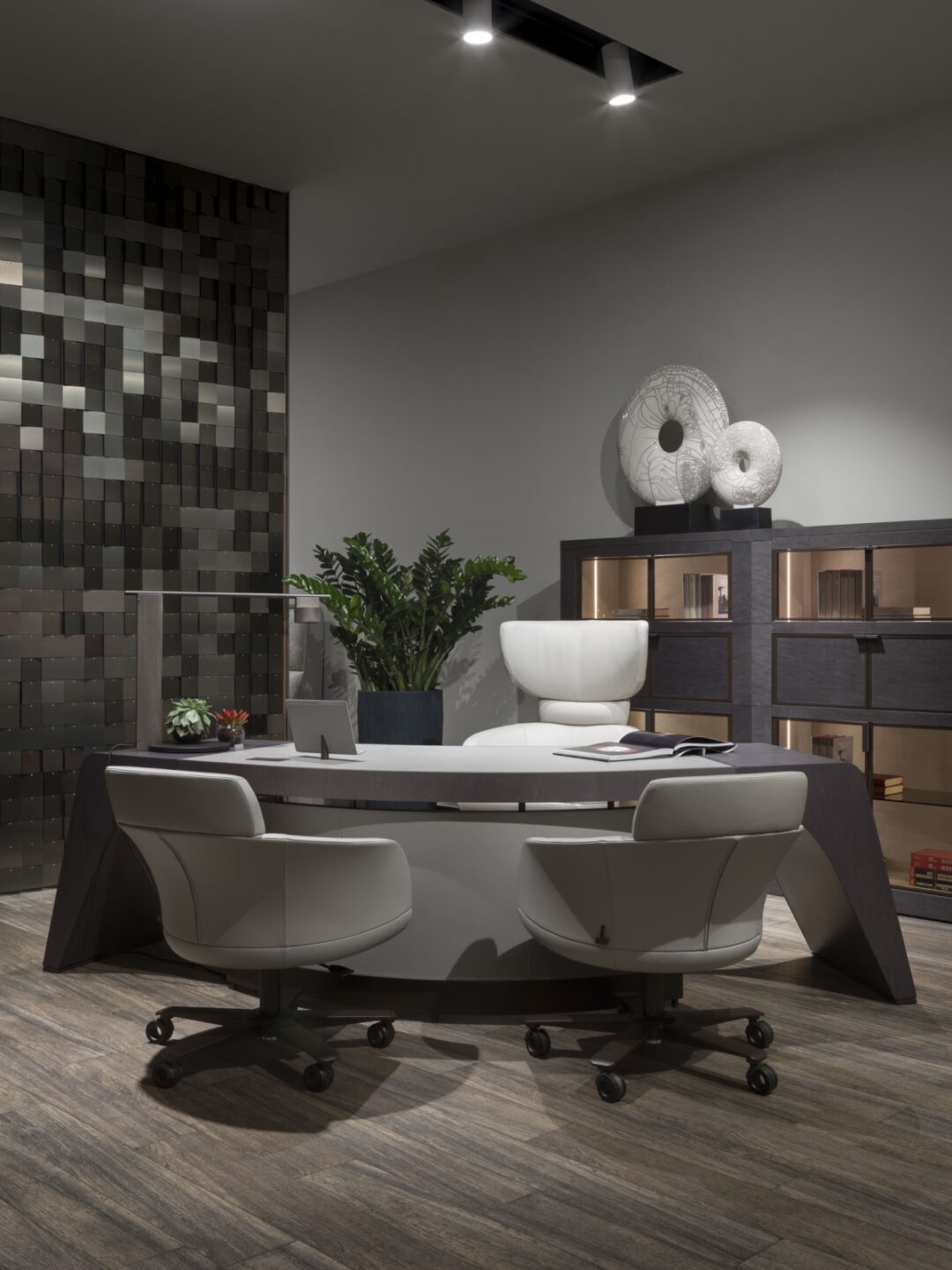 Executive-desks-focus-on-journal-012