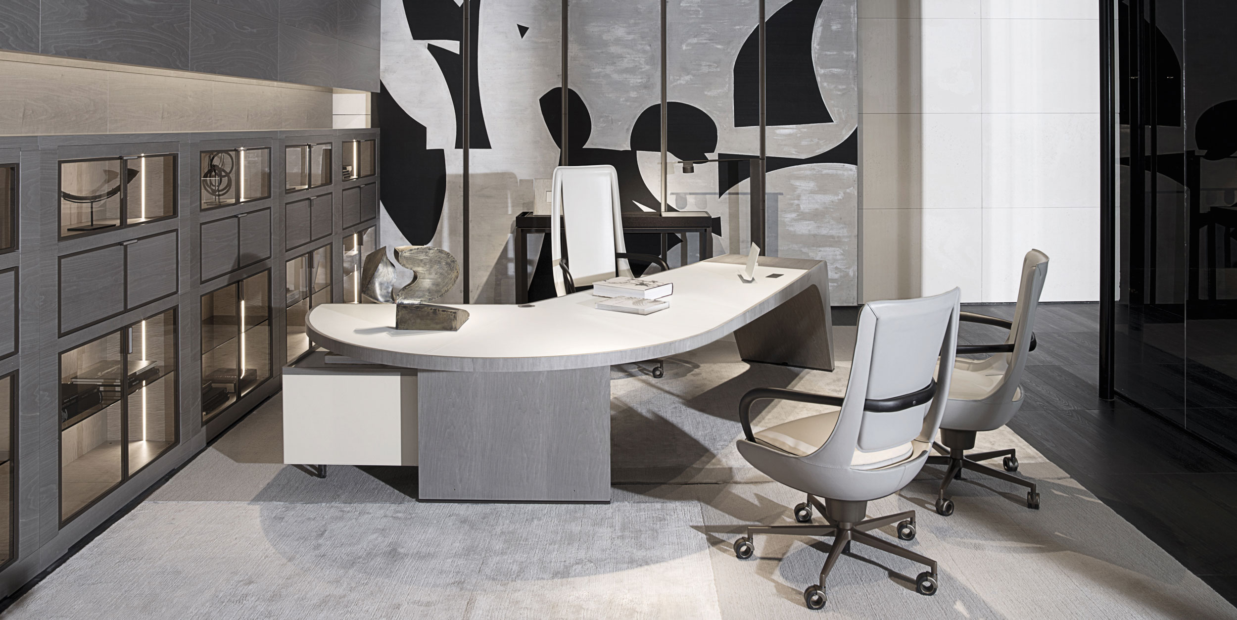 Executive-desks-focus-on-journal-02