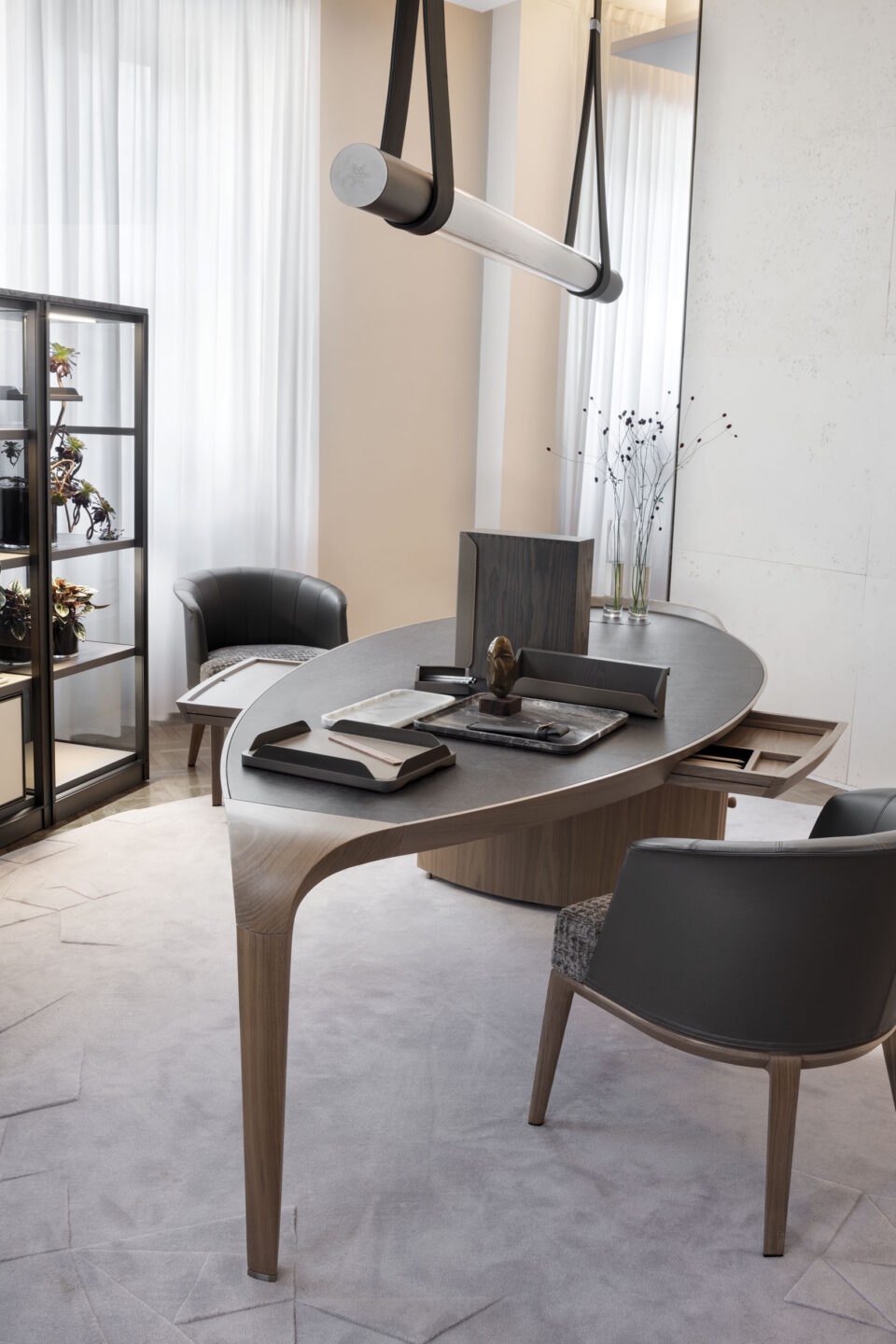 Executive-desks-focus-on-journal-05