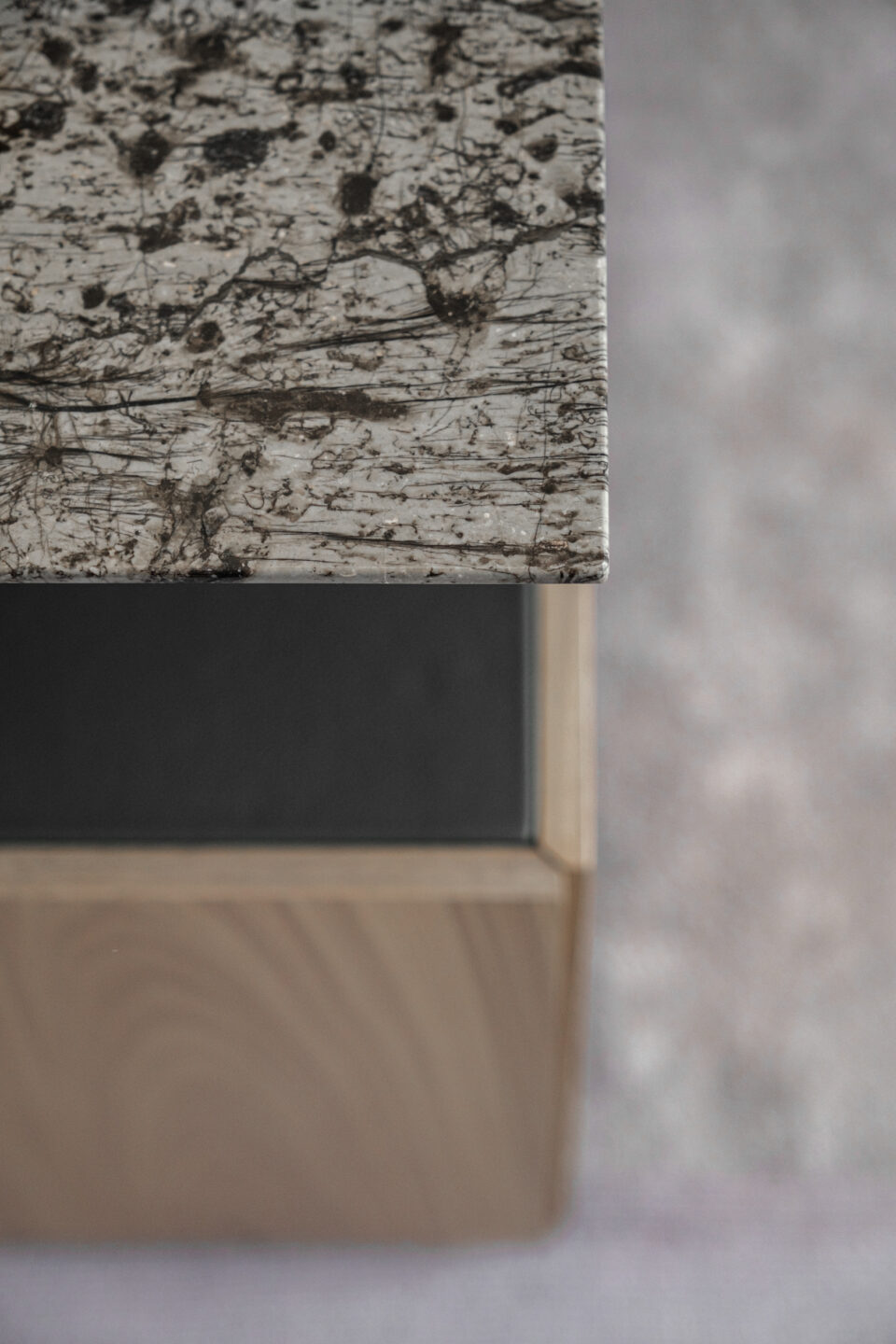 Executive-desks-focus-on-journal-09