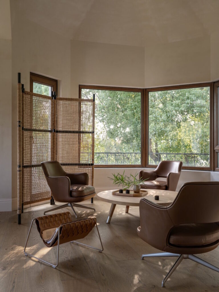 Lightness, Craftsmanship, and Architectural Calm: Flexform Interiors at Grey House, Shanghai