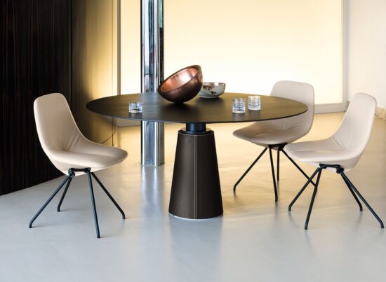 Poltrona Frau Mesa Due Round Wood Dining Table LIFESTYLE 001
