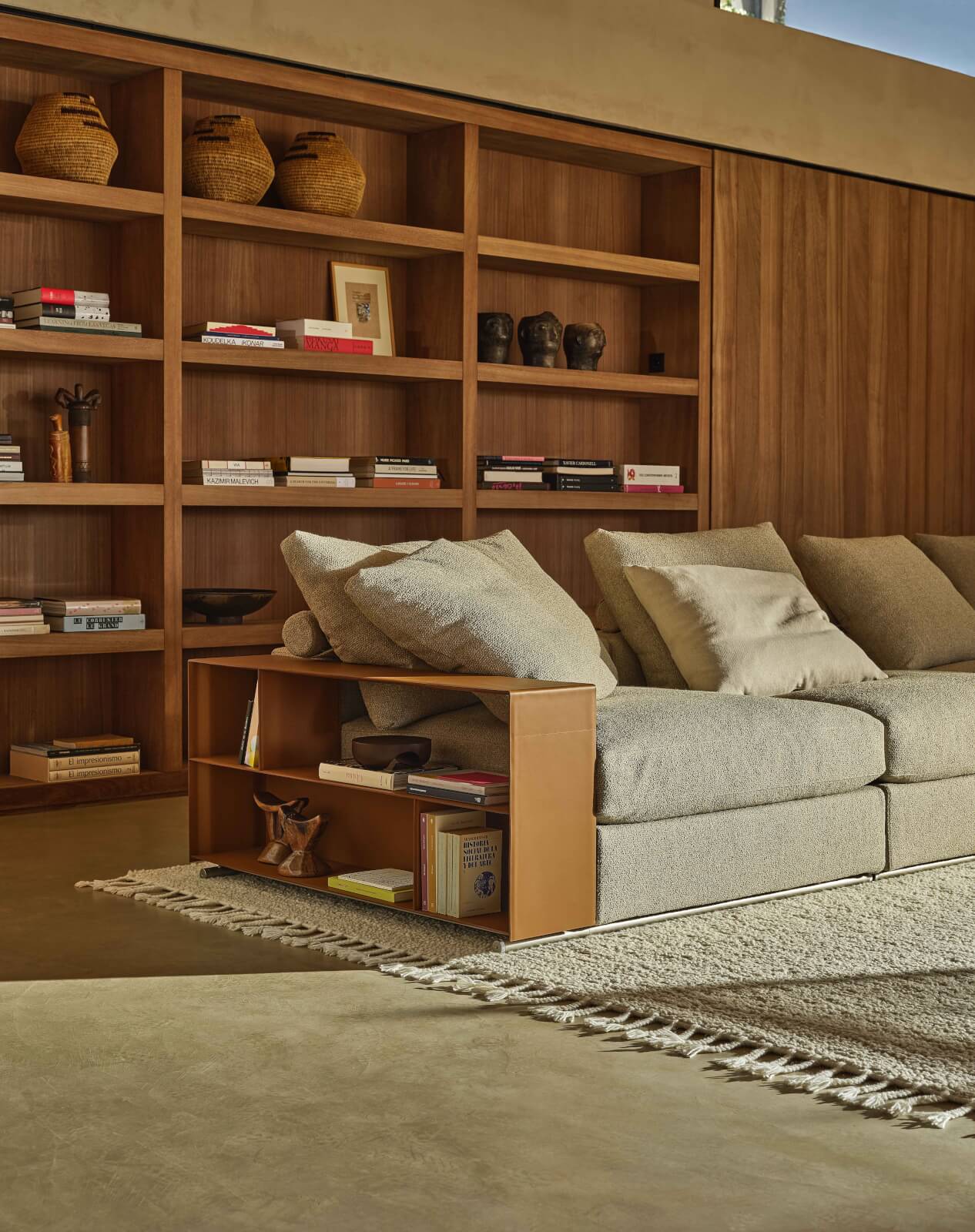 5-Italian-Leather-Sofas-That-Redefine-Modern-Living-JOURNAL-02