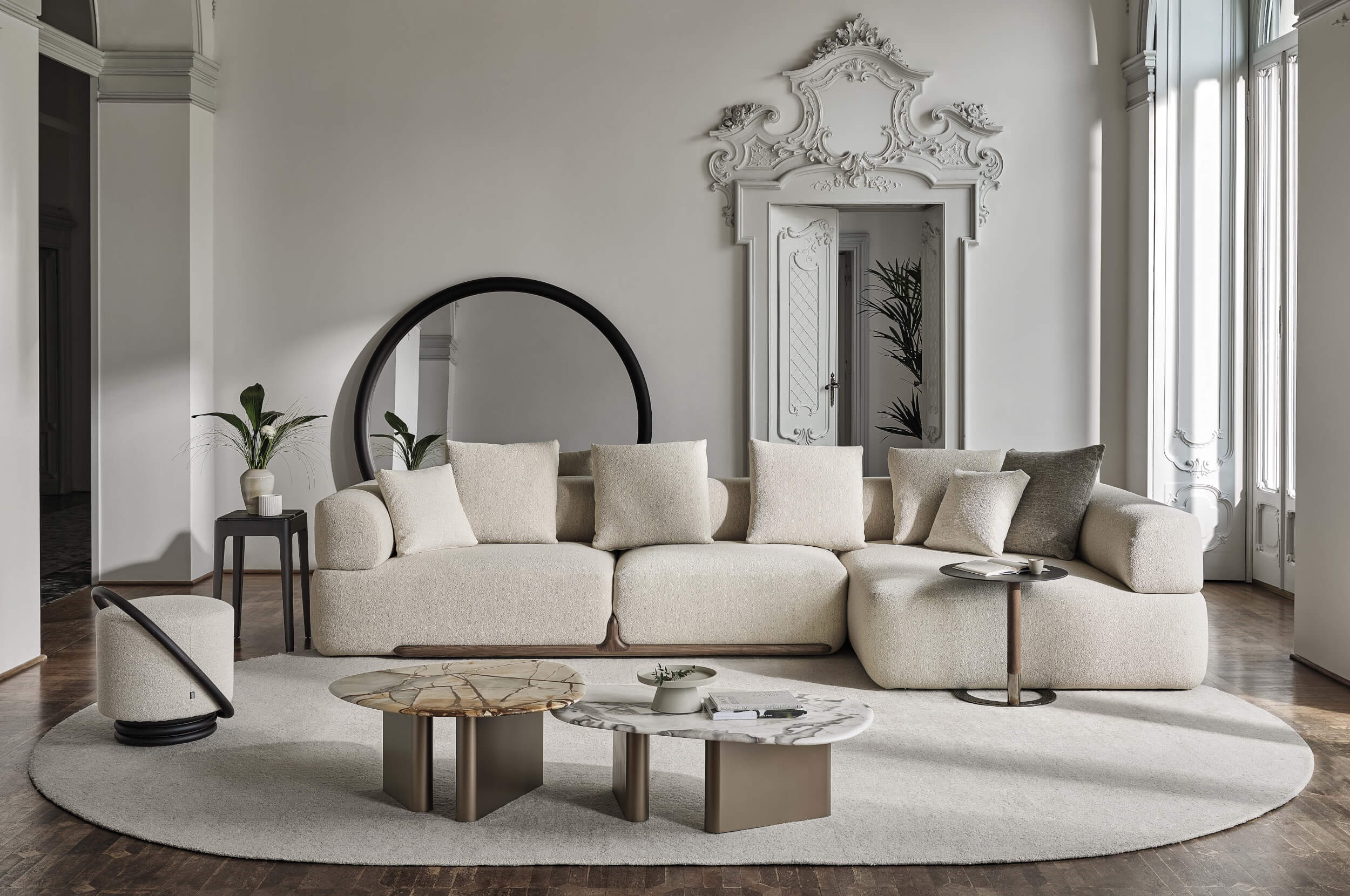 5-Italian-Leather-Sofas-That-Redefine-Modern-Living-JOURNAL-08