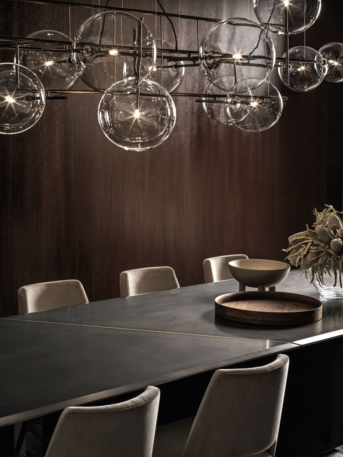 Dining-at-scale-for-expansive-interiors-journal-07-1
