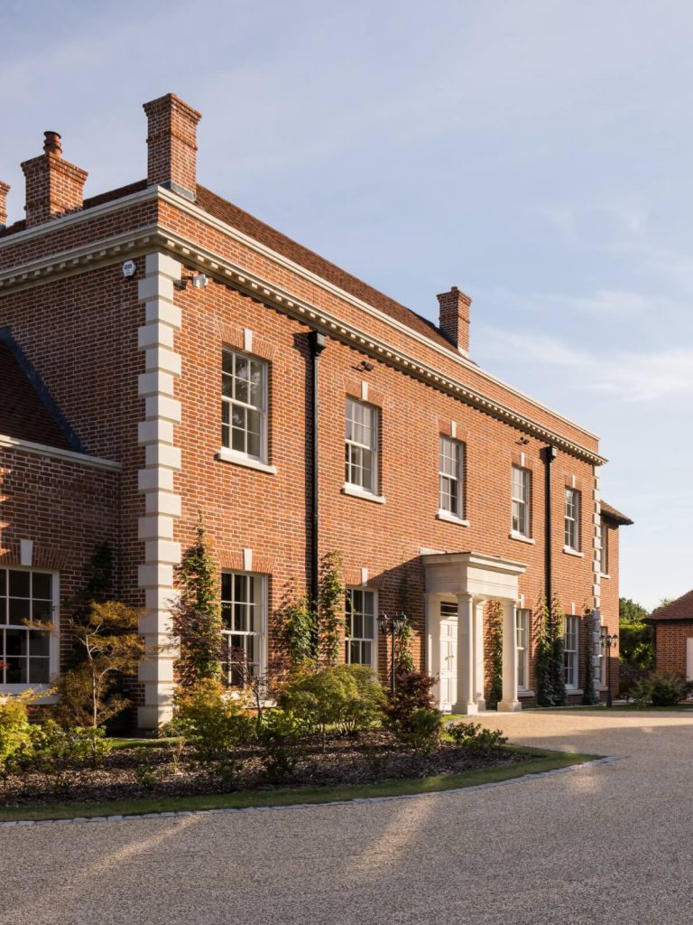 New Forest Home: A Dialogue Between Heritage and Modernity