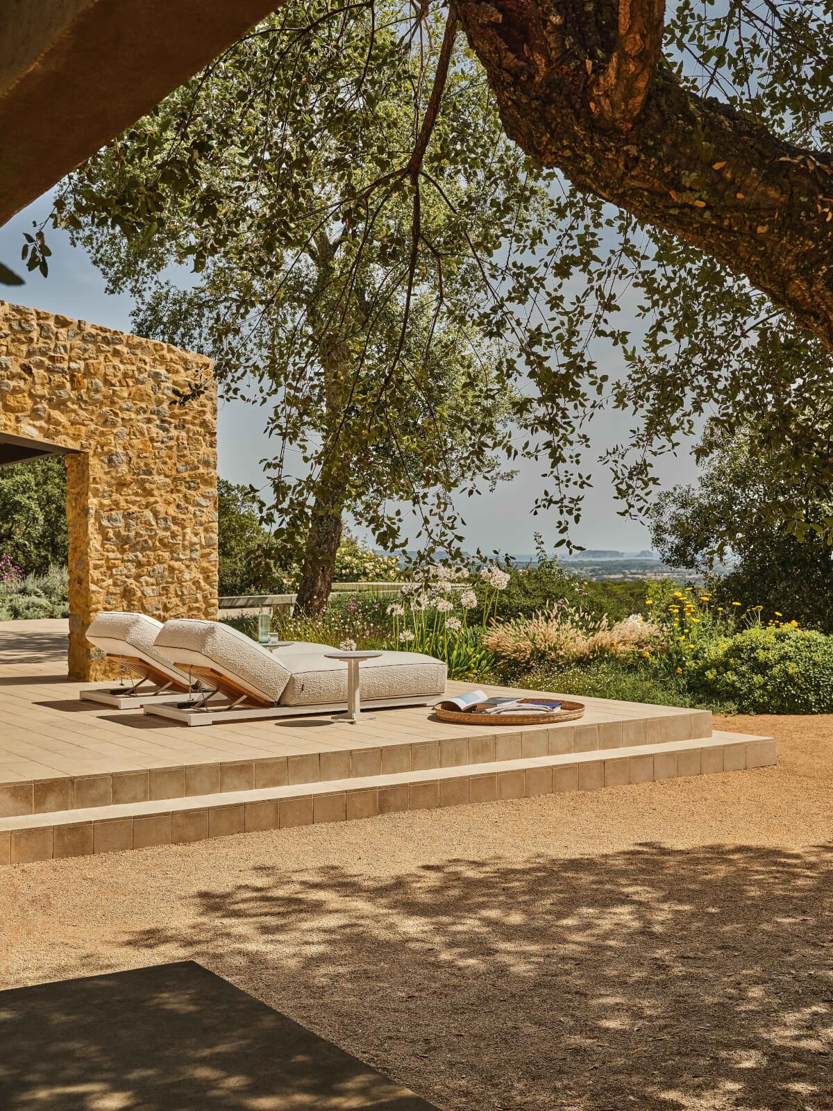 Outdoor-Furniture-Refined-Living-BODY-02