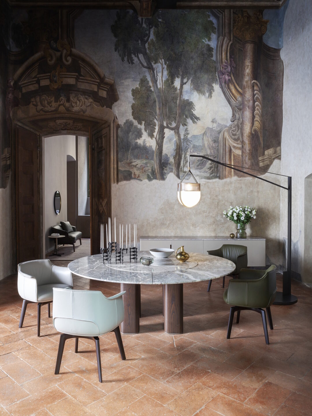 Poltrona-Frau0Jane-Luxury-Dining-Tables-Journal-001