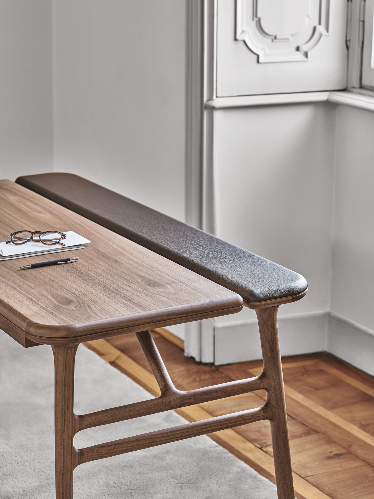 Desks-in-dialogue-journal-curated-guide-BODY-02