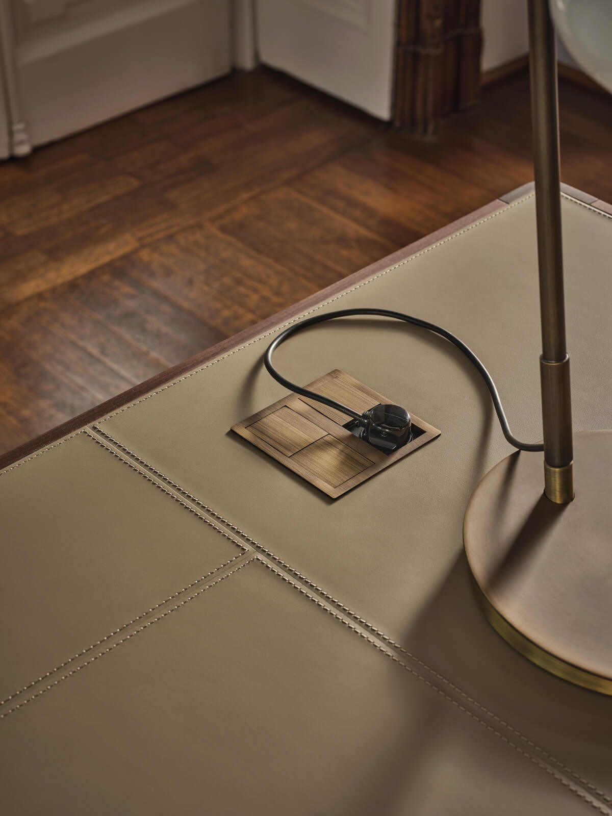 Desks-in-dialogue-journal-curated-guide-BODY-06