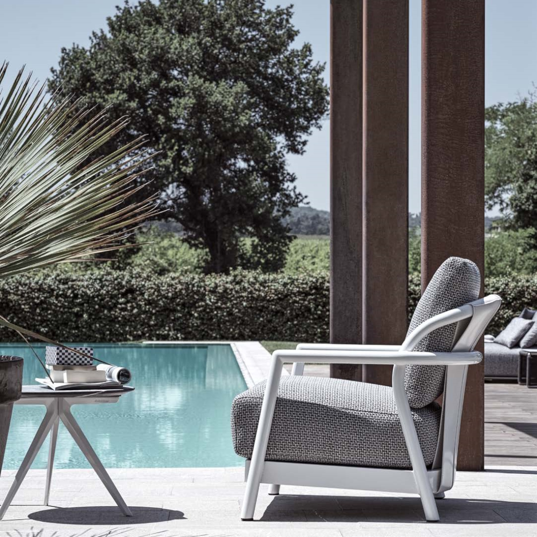 Flexform Alison Outdoor Armchair LIFESTYLE 02