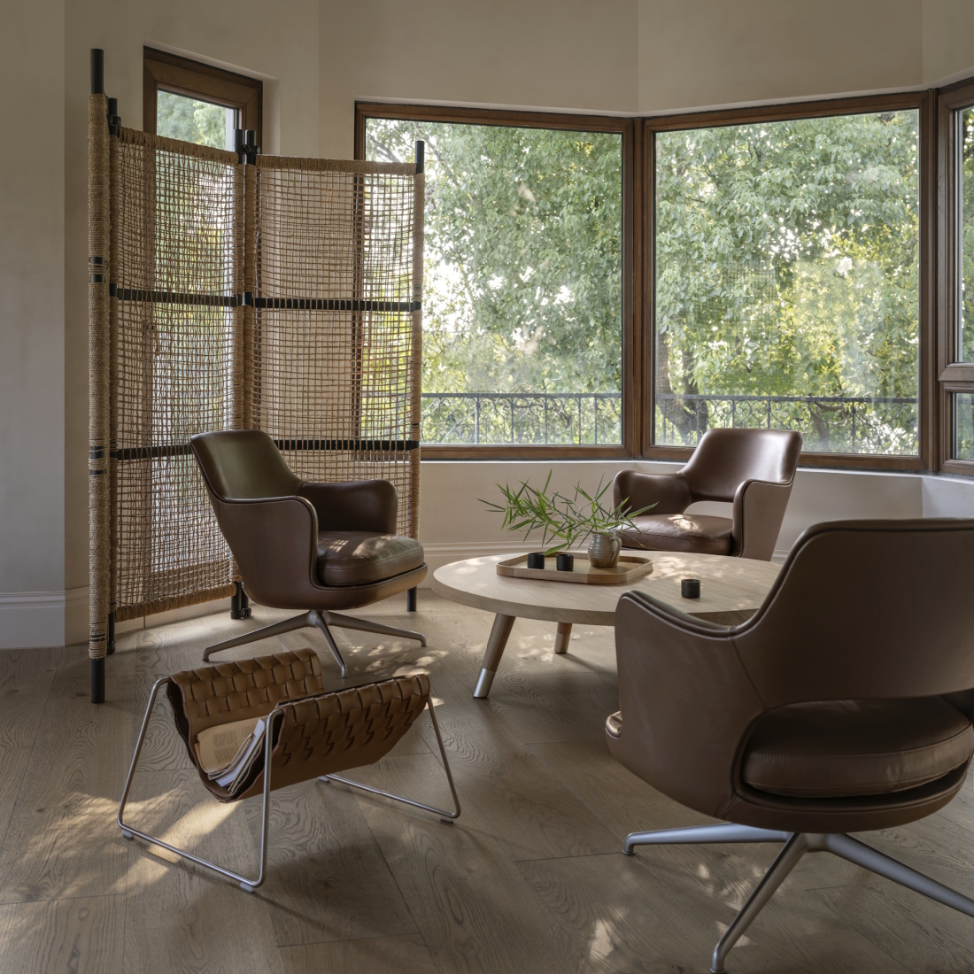 Flexform Eliseo Swivel 5 Spokes Armchair LIFESTYLE 01