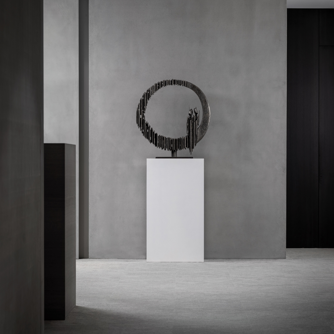 Gardeco Circle of Love Bronze Sculpture GND GA332 LIFESTYLE S 02