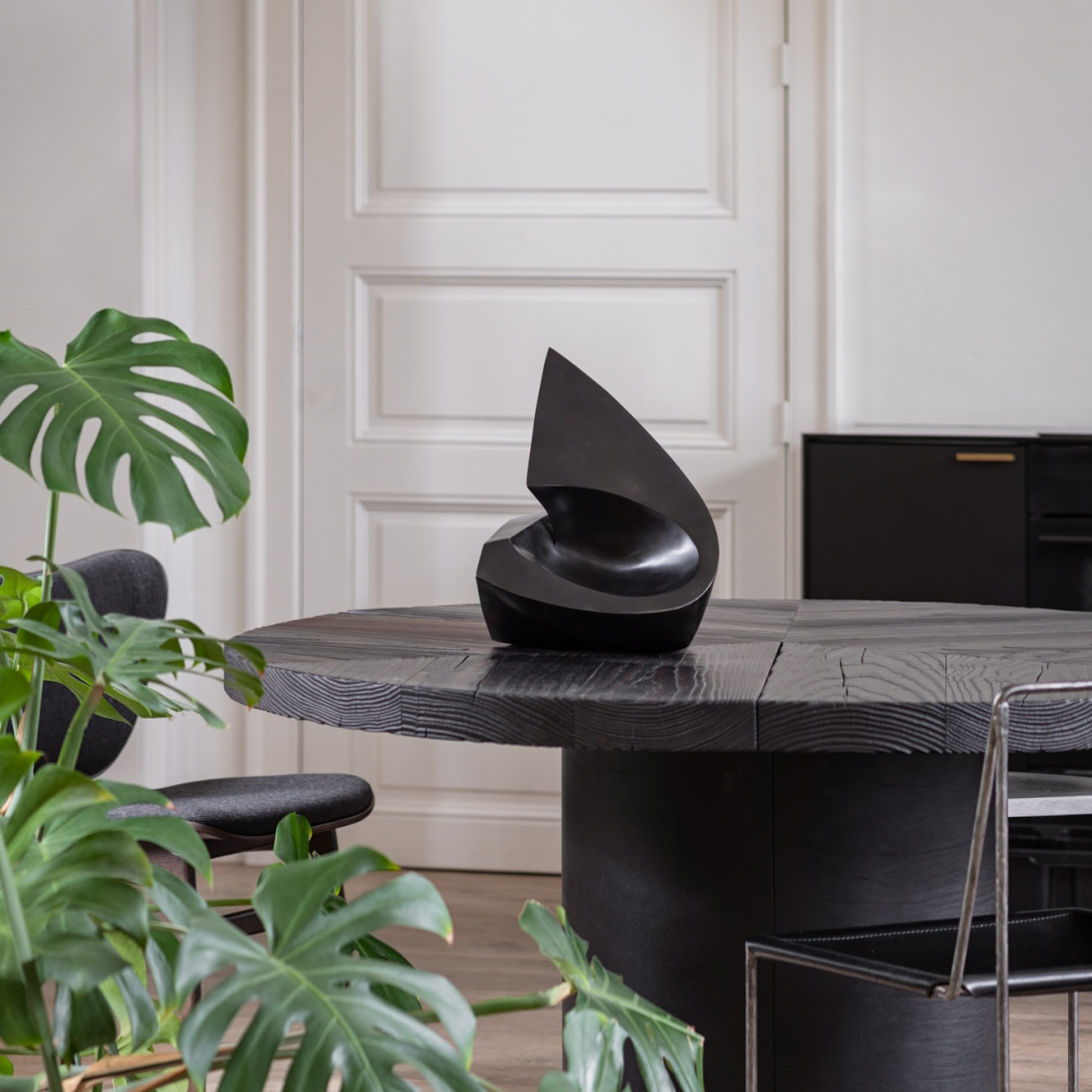 Gardeco Hollow Sphere Sculpture GND GA334 LIFESTYLE S 02